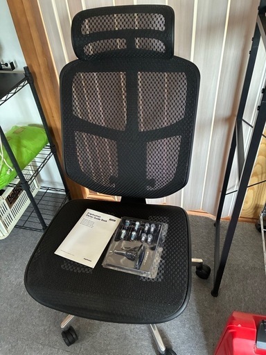 エルゴヒューマン　オフィスチェア　肘掛け付き