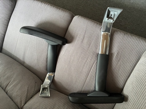 エルゴヒューマン　オフィスチェア　肘掛け付き