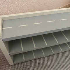 完売品　スリーコインズ　ミニカー収納棚　アンパンマン　電車　トラックの画像