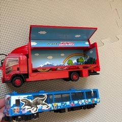 完売品　スリーコインズ　ミニカー収納棚　アンパンマン　電車　トラックの画像