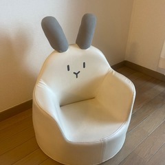 うさぎ　子供椅子とテーブルセットの画像
