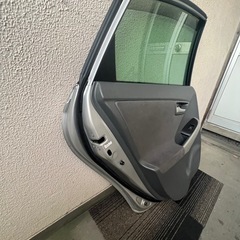 フリウス30中古リアドアー(左)の画像