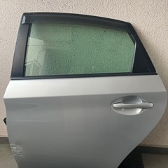 フリウス30中古リアドアー(左)