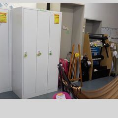 ID213667　ロッカー３人用　カギ付き