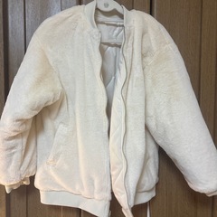 しまむら　taiyou☆アウター　リバーシブルブルゾン　白　コートの画像