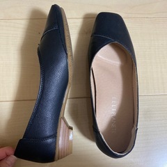 【美品】パンプス 22.5cm　Vカット ブラック 冠婚葬祭の画像