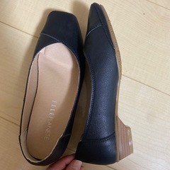 【美品】パンプス 22.5cm　Vカット ブラック 冠婚葬祭の画像