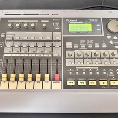 ROLAND
  VS-840