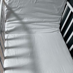 【週末セール！】まだまだ使える白のベビーベッド！の画像