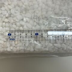 底床材／底砂／水槽に敷く砂利／白（使いかけの残り）の画像