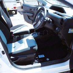 アクア Ｓ　パールカラーのＳタイプのスマートエントリー・ビューティーパッケージ車両・ＨＩＤオートライト、フォグ、ウインカー付き電動収納ミラー、スマートキー、ボタンスタート、Ｓヒーター、ＥＴＣ、アルミ、新品タイヤ、 の画像