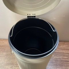 ✅【お取り置き中】ゴミ箱 足踏み式 ホワイト　の画像
