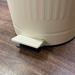 ✅【お取り置き中】ゴミ箱 足踏み式 ホワイト　の画像