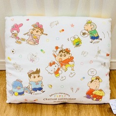 『新品未使用』クレヨンしんちゃん×サンリオ コラボクッション