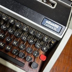 タイプライター　Olivetti  ディスプレイにの画像