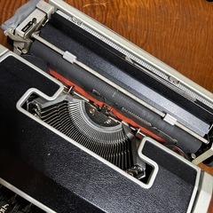 タイプライター　Olivetti  ディスプレイにの画像