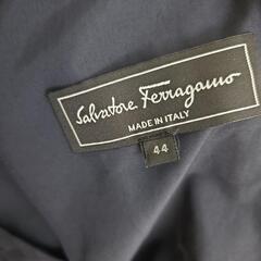サルバトーレフェラガモ トレンチコート の画像