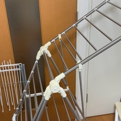 大きい洗濯物干しの画像