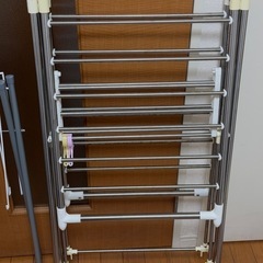 大きい洗濯物干しの画像