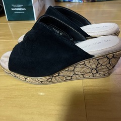 黒サンダルの画像