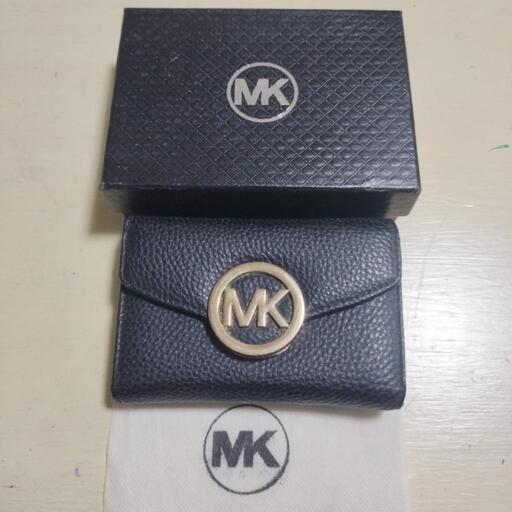 新品未使用マイケルコースの財布箱付きMK-W131B (海好き プロフ