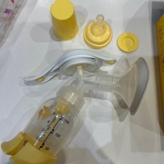 メデラ手動搾乳器＋ピジョン母乳フリーザーパック80ml16枚＋ヌーク哺乳瓶のセットの画像