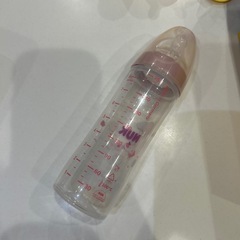 メデラ手動搾乳器＋ピジョン母乳フリーザーパック80ml16枚＋ヌーク哺乳瓶のセットの画像