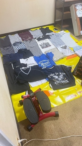 値下げ　早い者勝ち　 服や雑貨、置き物、振子時計、棚やテレビ台など色々 