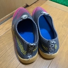 子供用スニーカーもどきの画像