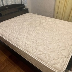 【差し上げます】シモンズクイーンサイズコイルマットレス【取りに来...