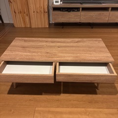 木製テーブル