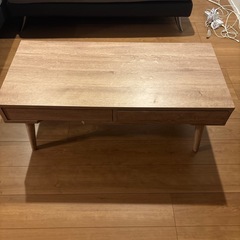 木製テーブルの画像