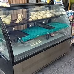 対面冷蔵ショーケース（ラウンド型）