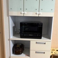 食器収納棚の画像