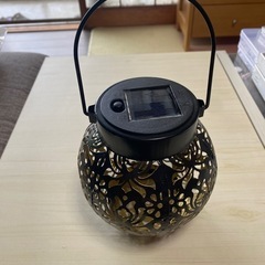 オシャレなランタン型ランプ　ソーラー充電式の画像