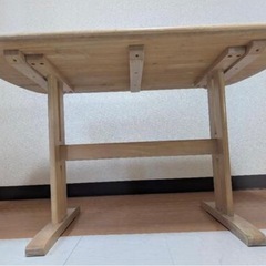 ダイニングテーブルの画像
