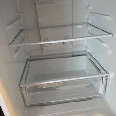 ★2024年製★極上超美品 中古★AQUA 135L 大容量！引き出し式冷凍室＆使いやすいフリーケース！2ドア冷蔵庫【AQR-14P-DS】の画像