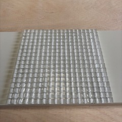 リフォーム材料（ガラスタイル）の画像