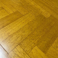 ヘリボーンテーブルの画像