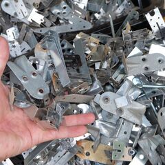 現状 まとめて 金物 約25kg スリムビルトコーナー 窓枠固定用金具 山型プレート WZピンの画像