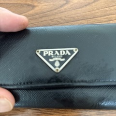 上田市からです。PRADAキーケースの画像