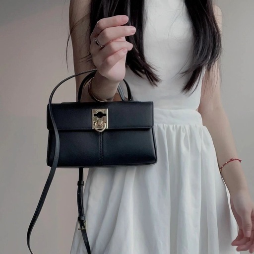 新品cafune  カフネ　ショルダーバッグ　ハンドバッグ