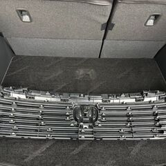 ホンダ　ヴェゼルRV系　フロントグリルの画像