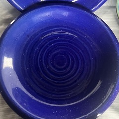 青色ベース食器の画像