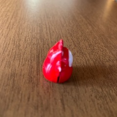 小さい鈴　赤い猫　最大約2×2㎝　※傷汚れありの画像