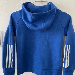 adidas キッズパーカー　130センチの画像