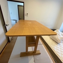 ダイニングテーブルの画像
