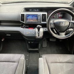 全込み超特価‼️⭐️車検長い9年2月18日まで有り‼️⭐️内外装美車⭐️ステップワゴンスパーダ⭐️グレードS⭐️RK5⭐️左リアパワースライドドア⭐️社外17インチアルミ⭐️キーレス⭐️HID⭐️フォグ⭐️ナビTV⭐️フリップダウンモニター⭐️マルチビューカメラ⭐️ETC⭐️8人乗り⭐️タイミングチェーンエンジン⭐️『令和7年度自動車税1年分も、リサイクル料も、全てコミコミの超特価』‼️『更に千葉＆成田ナンバー管轄は名義変更代行無料サービス』‼️『激安早い者勝ち』‼️の画像