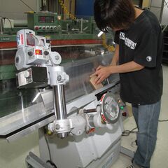 【社員登用あり】工場内アクリル加工パート｜時給1130円～