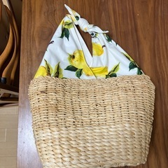 レモン柄　カゴバック　夏の画像
